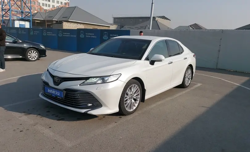 Toyota Camry 2018 года за 14 500 000 тг. в Шымкент