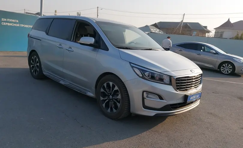 Kia Carnival 2020 года за 13 000 000 тг. в Шымкент фото 2