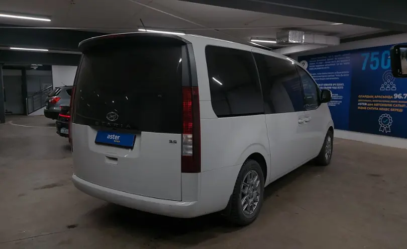 Hyundai Staria 2022 года за 17 500 000 тг. в Астана фото 3