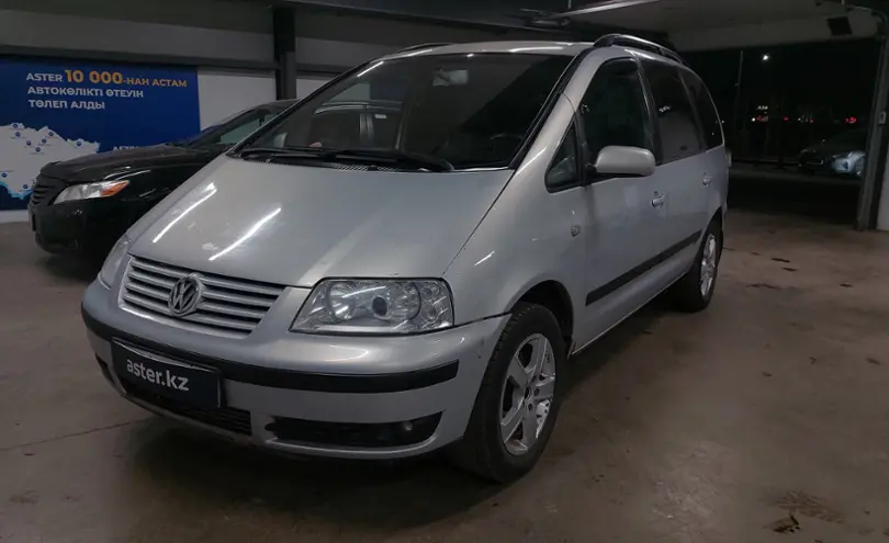 Volkswagen Sharan 2002 года за 1 600 000 тг. в Астана