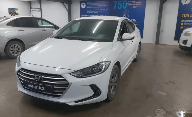 Hyundai Elantra 2018 года за 8 000 000 тг. в Астана