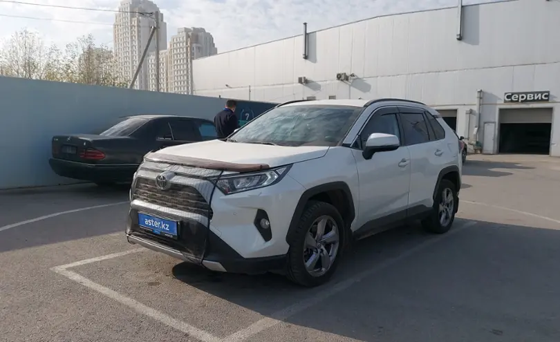 Toyota RAV4 2021 года за 17 000 000 тг. в Шымкент