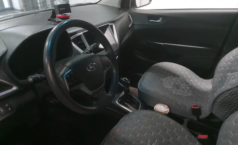Hyundai Accent 2018 года за 6 800 000 тг. в Астана фото 5