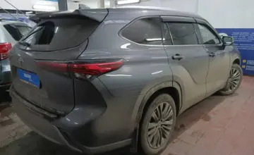 Toyota Highlander 2023 года за 32 000 000 тг. в Астана