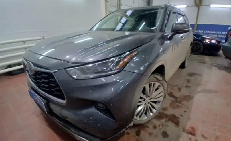 Toyota Highlander 2023 года за 32 000 000 тг. в Астана