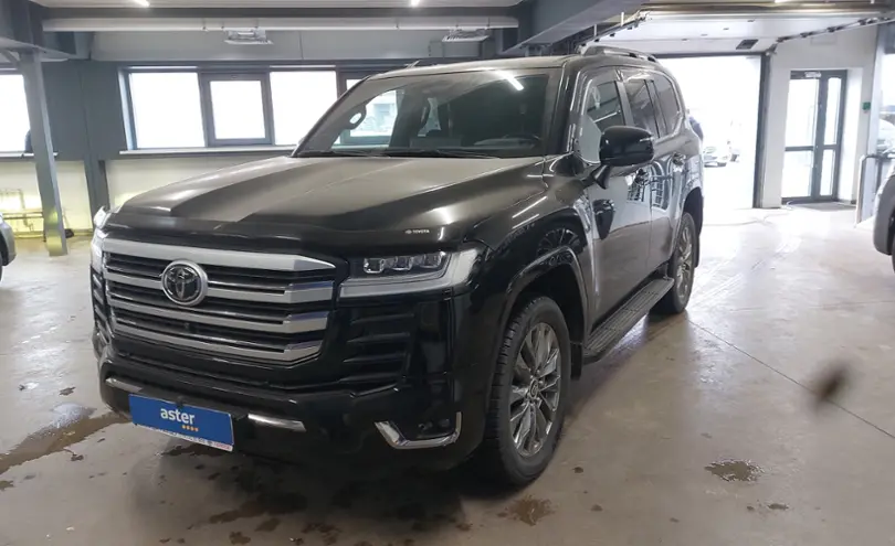 Toyota Land Cruiser 2022 года за 53 000 000 тг. в Астана