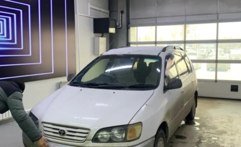 Toyota Ipsum 1997 года за 3 500 000 тг. в Павлодар