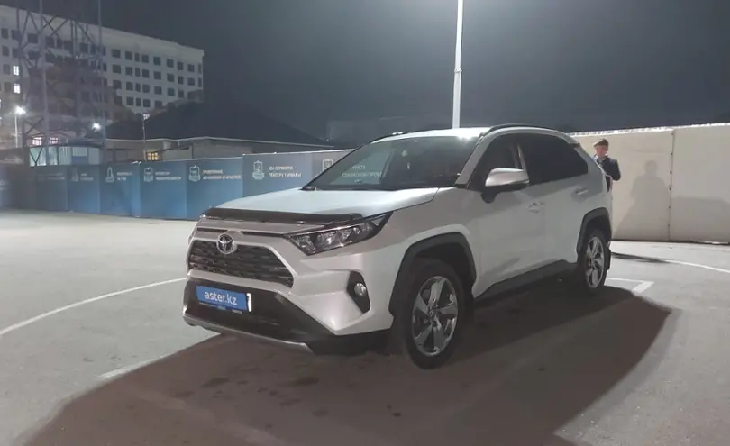Toyota RAV4 2021 года за 15 500 000 тг. в Шымкент