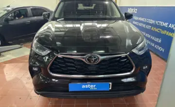 Toyota Highlander 2022 года за 23 000 000 тг. в Астана фото 2