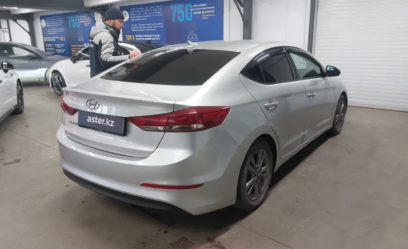 Hyundai Elantra 2018 года за 8 000 000 тг. в Астана фото 3
