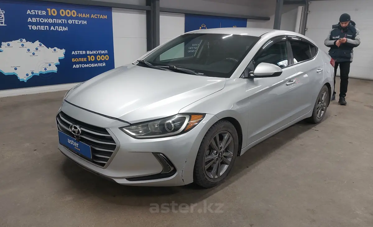 Hyundai Elantra 2018 года за 8 000 000 тг. в Астана