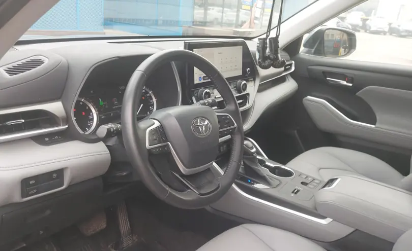 Toyota Highlander 2023 года за 22 000 000 тг. в Алматы фото 5