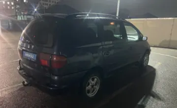 Volkswagen Sharan 1996 года за 2 800 000 тг. в Шымкент