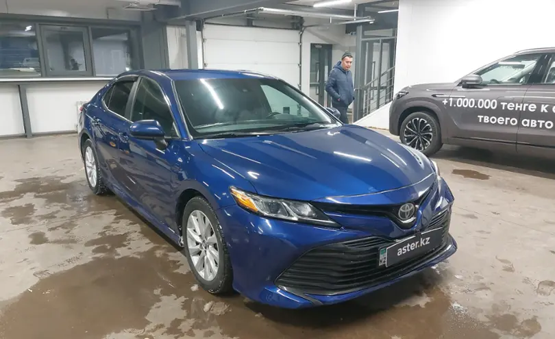 Toyota Camry 2018 года за 11 500 000 тг. в Астана фото 2