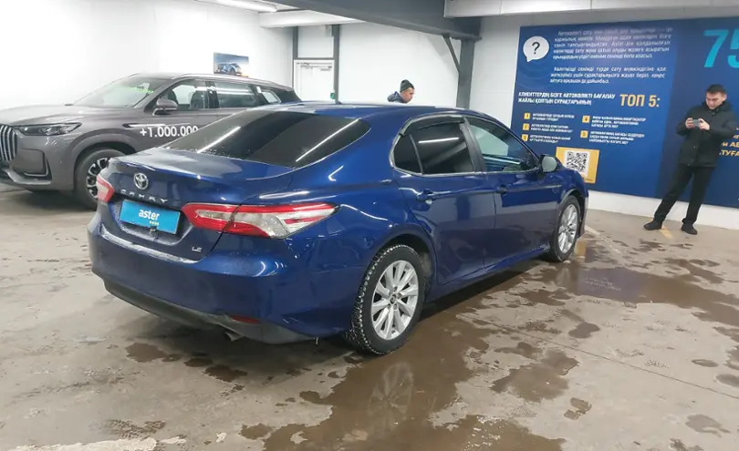 Toyota Camry 2018 года за 11 500 000 тг. в Астана фото 3