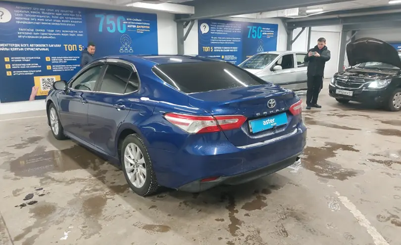 Toyota Camry 2018 года за 11 500 000 тг. в Астана фото 4