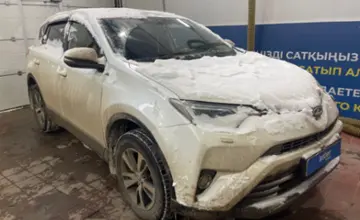 Toyota RAV4 2016 года за 10 000 000 тг. в Астана фото 3