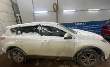 Toyota RAV4 2016 года за 10 000 000 тг. в Астана фото 4