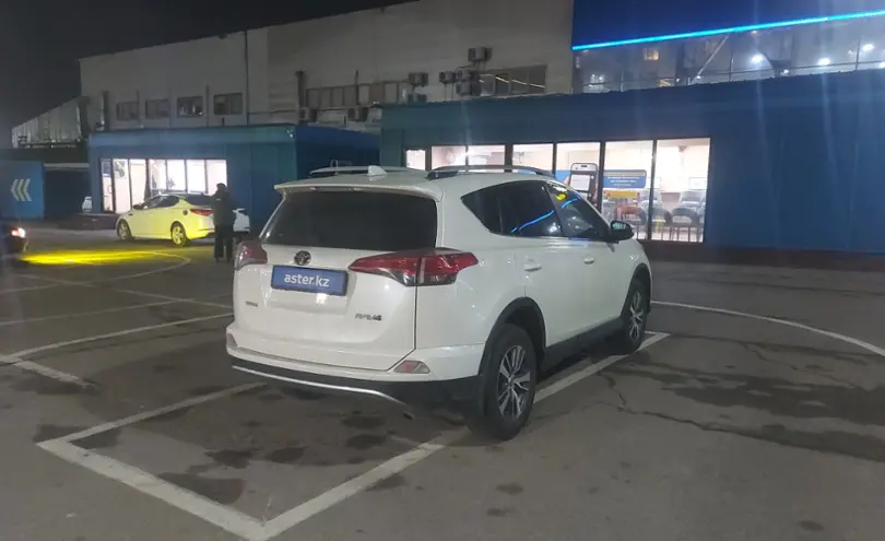 Toyota RAV4 2017 года за 14 000 000 тг. в Алматы фото 3