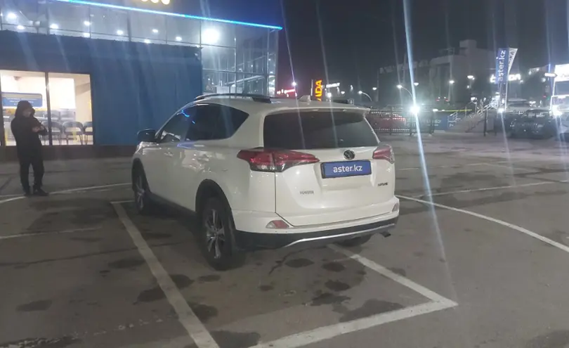 Toyota RAV4 2017 года за 14 000 000 тг. в Алматы фото 4