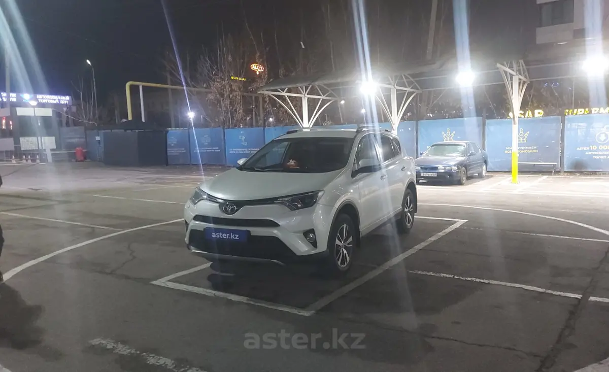 Toyota RAV4 2017 года за 14 000 000 тг. в Алматы