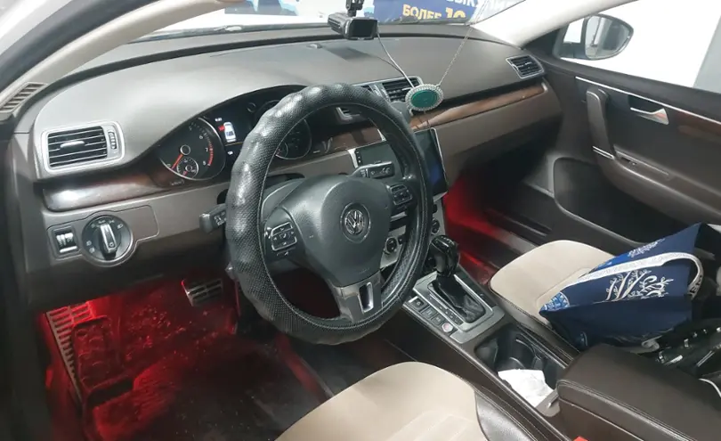 Volkswagen Passat 2014 года за 8 000 000 тг. в Астана фото 5