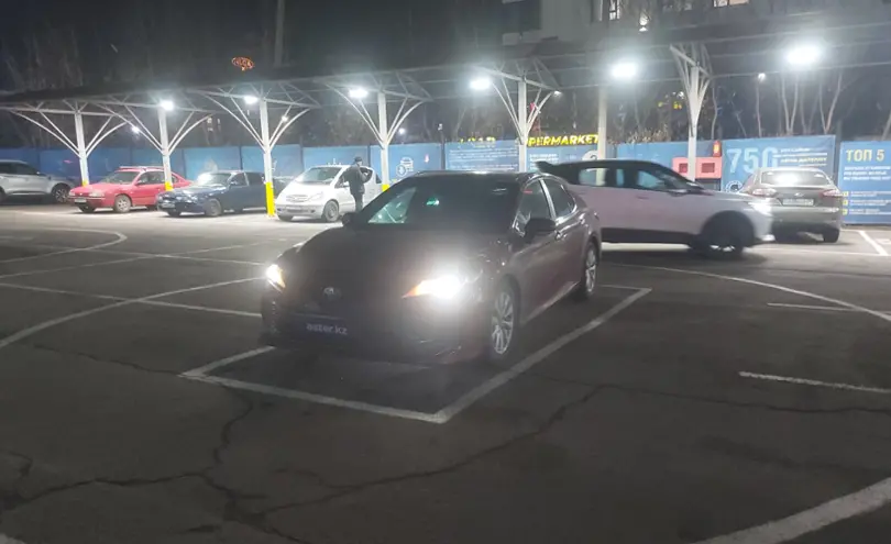 Toyota Camry 2017 года за 9 500 000 тг. в Алматы