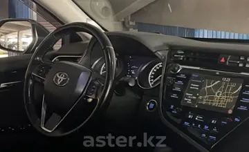 Toyota Camry 2018 года за 13 000 000 тг. в Алматы