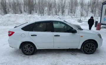 LADA (ВАЗ) Granta 2015 года за 2 200 000 тг. в Усть-Каменогорск фото 4