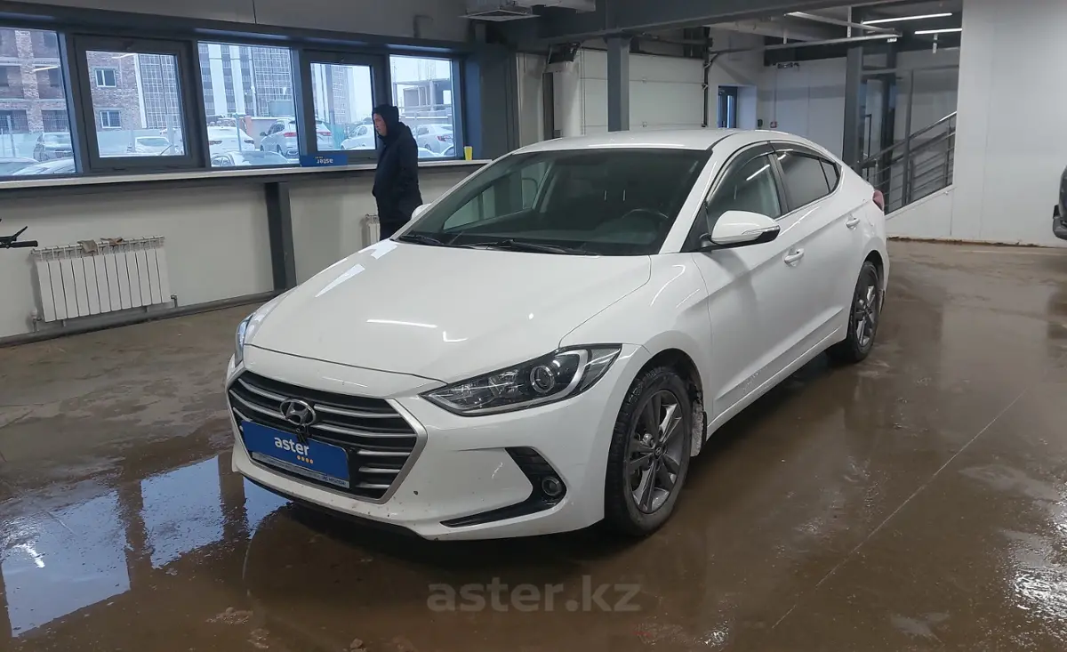 Hyundai Elantra 2018 года за 7 500 000 тг. в Астана