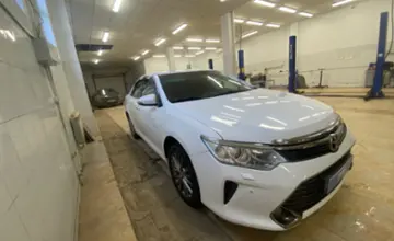 Toyota Camry 2015 года за 9 700 000 тг. в Актобе фото 3