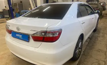 Toyota Camry 2015 года за 9 700 000 тг. в Актобе