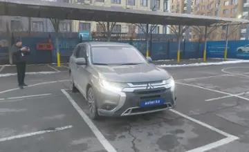 Mitsubishi Outlander 2019 года за 11 000 000 тг. в Алматы фото 2