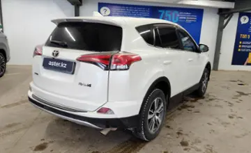 Toyota RAV4 2017 года за 12 000 000 тг. в Астана фото 3