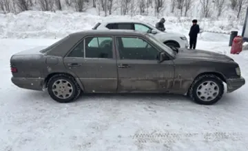 Mercedes-Benz E-Класс 1993 года за 2 000 000 тг. в Усть-Каменогорск фото 4