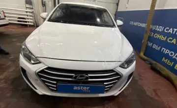 Hyundai Elantra 2018 года за 6 900 000 тг. в Астана фото 2
