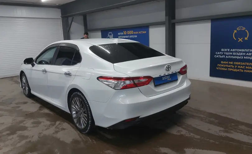 Toyota Camry 2018 года за 11 200 000 тг. в Астана фото 4