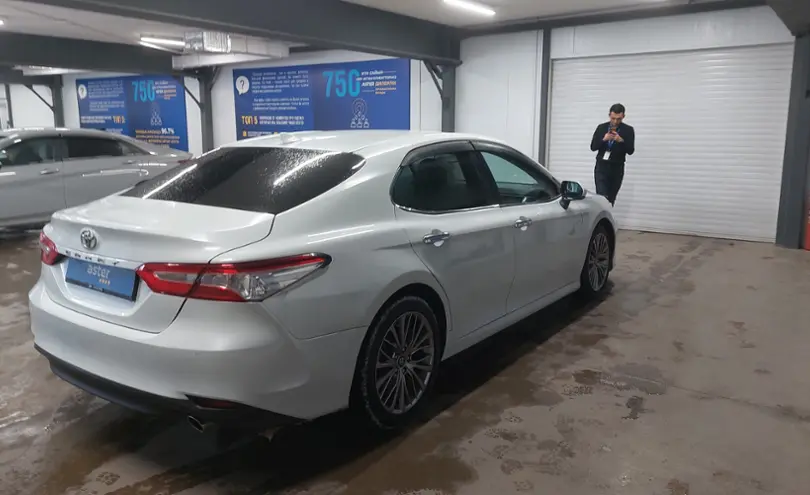 Toyota Camry 2018 года за 11 200 000 тг. в Астана фото 3