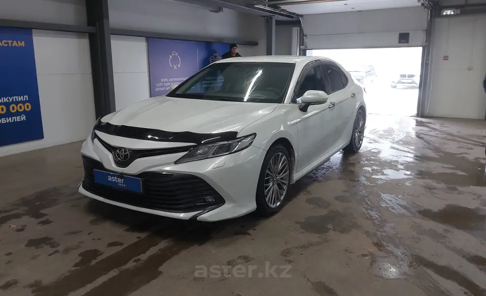 Toyota Camry 2018 года за 11 200 000 тг. в Астана