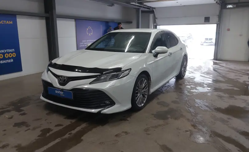 Toyota Camry 2018 года за 11 200 000 тг. в Астана