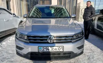 Volkswagen Tiguan 2018 года за 12 500 000 тг. в Астана фото 2