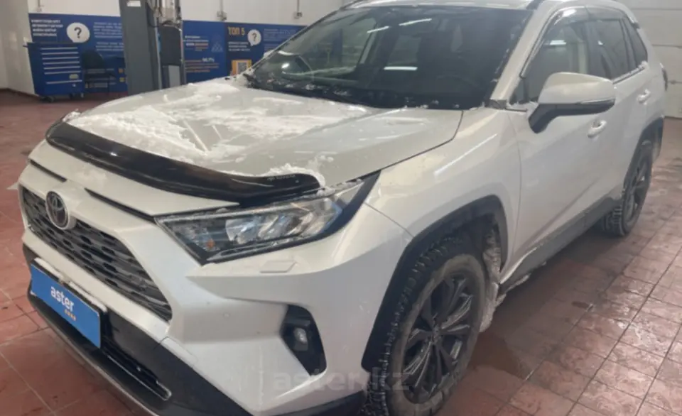 Toyota RAV4 2022 года за 17 500 000 тг. в Астана
