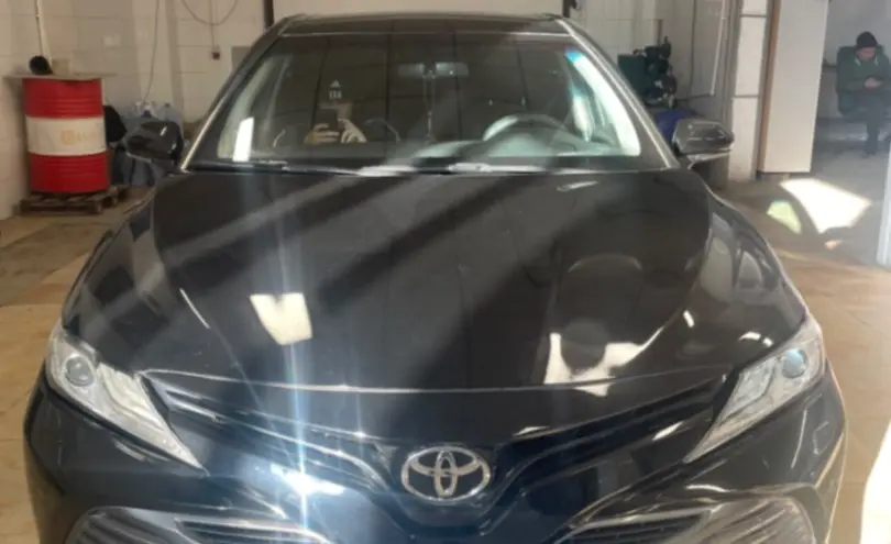 Toyota Camry 2019 года за 14 500 000 тг. в Актобе фото 2