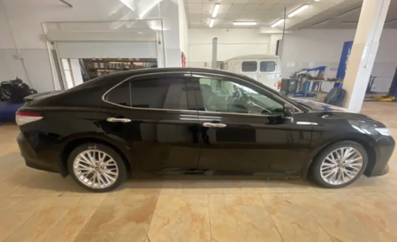 Toyota Camry 2019 года за 14 500 000 тг. в Актобе фото 4