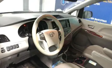 Toyota Sienna 2014 года за 11 000 000 тг. в Астана фото 5