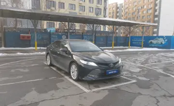Toyota Camry 2018 года за 13 000 000 тг. в Алматы фото 2
