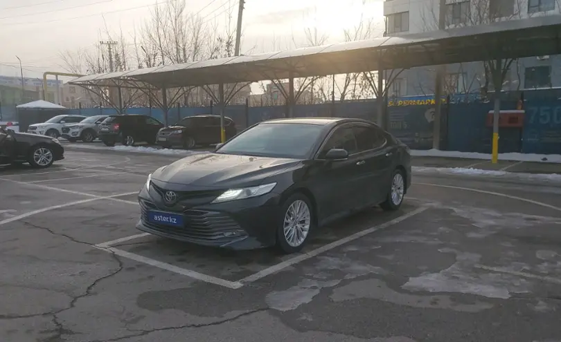 Toyota Camry 2018 года за 13 000 000 тг. в Алматы