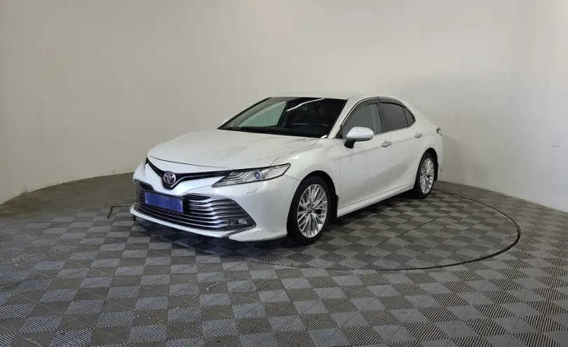 Toyota Camry 2018 года за 13 990 000 тг. в Алматы