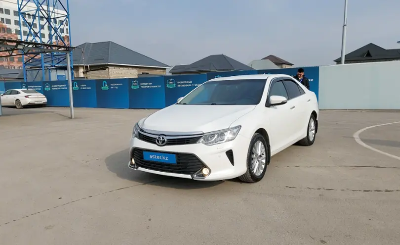 Toyota Camry 2015 года за 13 490 000 тг. в Шымкент