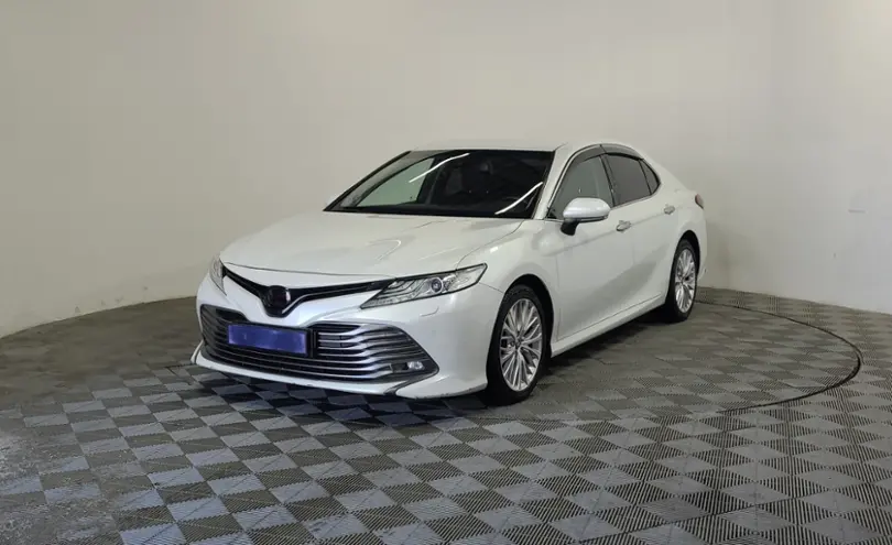 Toyota Camry 2018 года за 13 900 000 тг. в Алматы